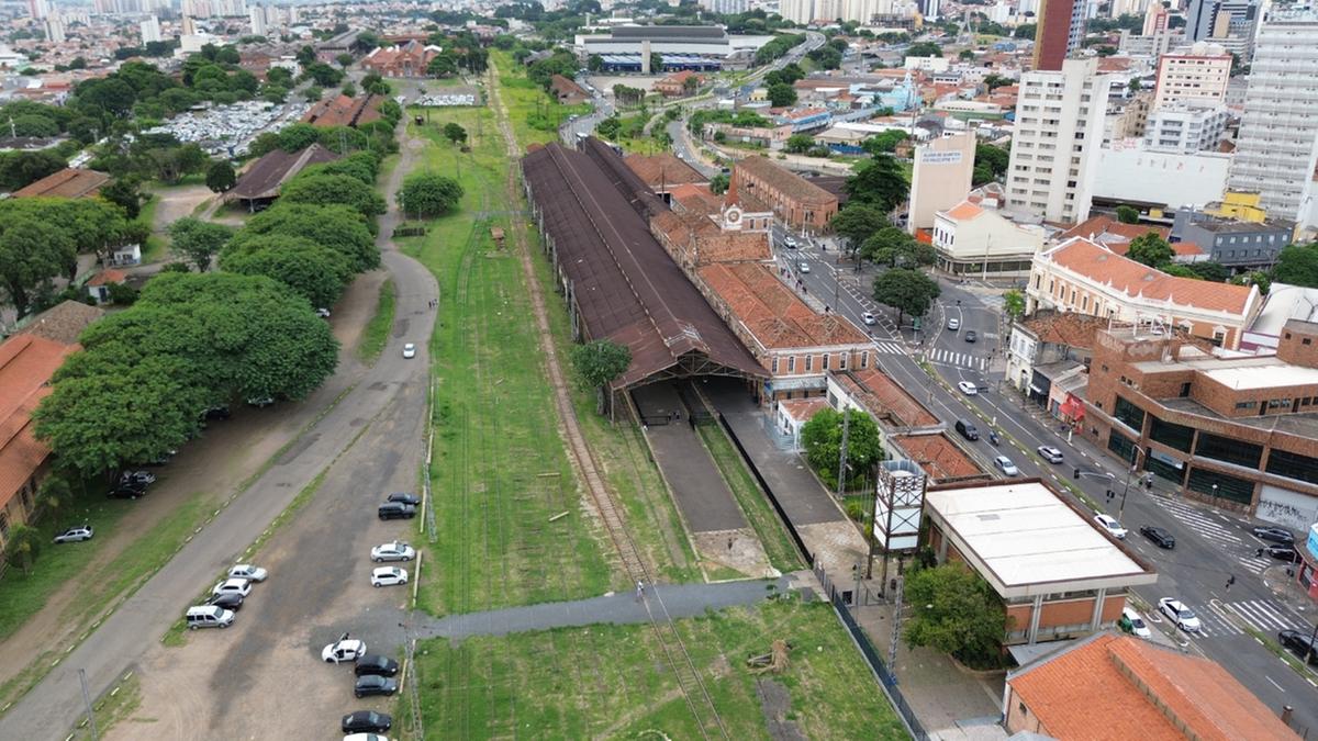 O projeto do Trem Intercidades, que ligará o município e a capital, é responsável por cerca de R$ 14 bilhões para a RA de Campinas, que é composta por 90 municípios; outro programa que incentiva o transporte ferroviário, o “São Paulo Sobre Trilhos”, também deve atrair uma grande quantidade de investimentos para a Região Administrativa (Alessandro Torres)