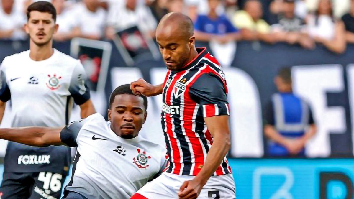 Enquanto o primeiro tempo foi eletrizante, com quatro gols, na segunda etapa o ritmo de jogo caiu e ninguém conseguiu sair com a vitória (Rubens Chiri/Sao PauloFC)