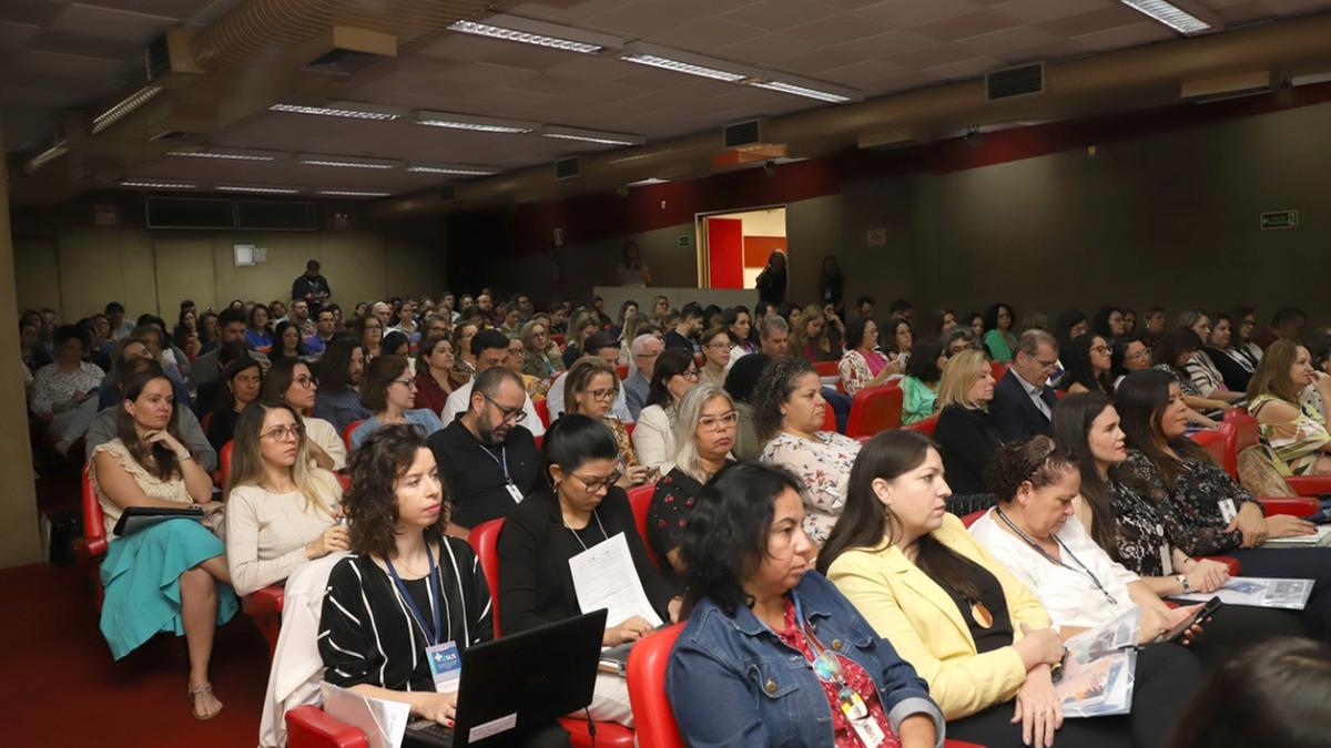 Gestores da área de saúde acompanham abertura de seminário no Salão Vermelho da Prefeitura (Fernanda Sunega)