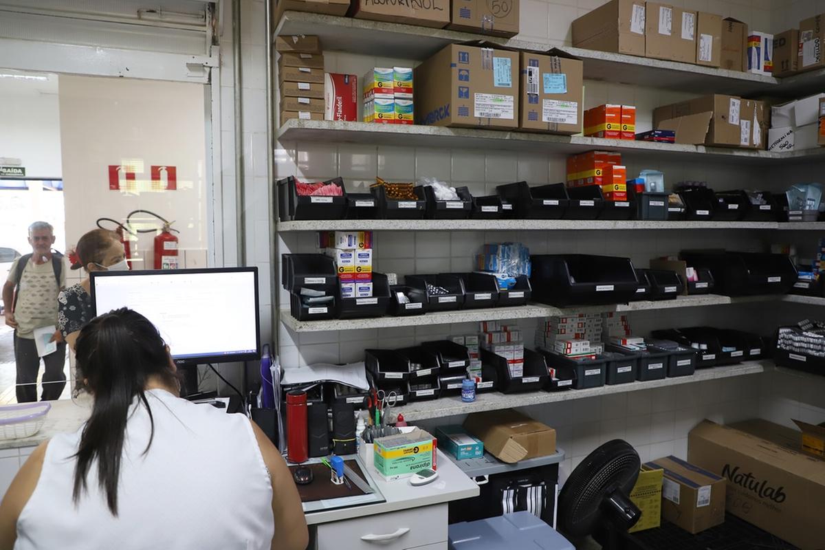 Pacientes retiram medicamentos em farmácias do CS Vila Ipê (Fernanda Sunega)