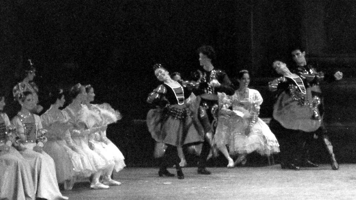 No livro ‘O Ballet Lina Penteado’, o fotógrafo Alex Nucci mostra bastidores e palcos, coreógrafos consagrados e personagens anônimos, além de bailarinos e bailarinas que passaram pelos corredores da academia, com suas montagens e grandes espetáculos (Alex Nucci)
