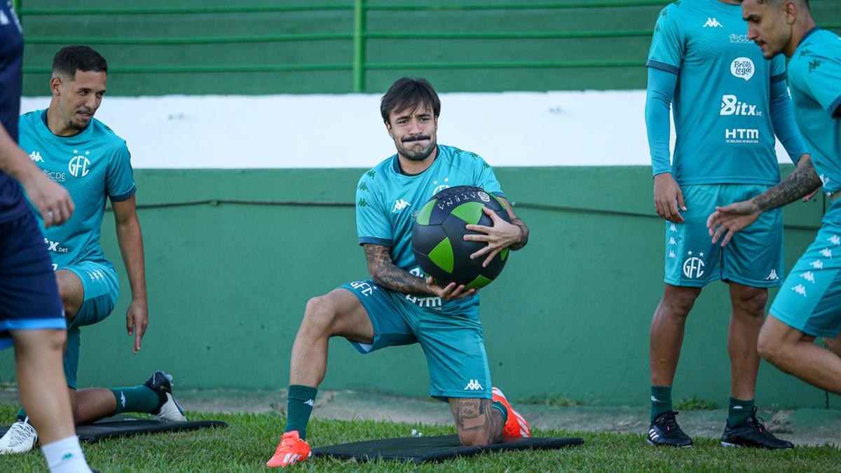 Com torção no joelho direito, Heitor deve ficar dez dias em tratamento (Raphael Silvestre/Guarani FC)