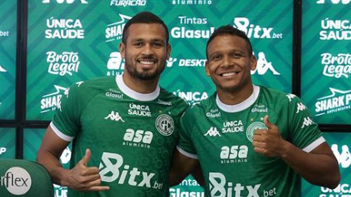 Daniel dos Anjos (à esquerda) e Gabriel Bispo durante a apresentação (Raphael Silvestre/Guarani FC)