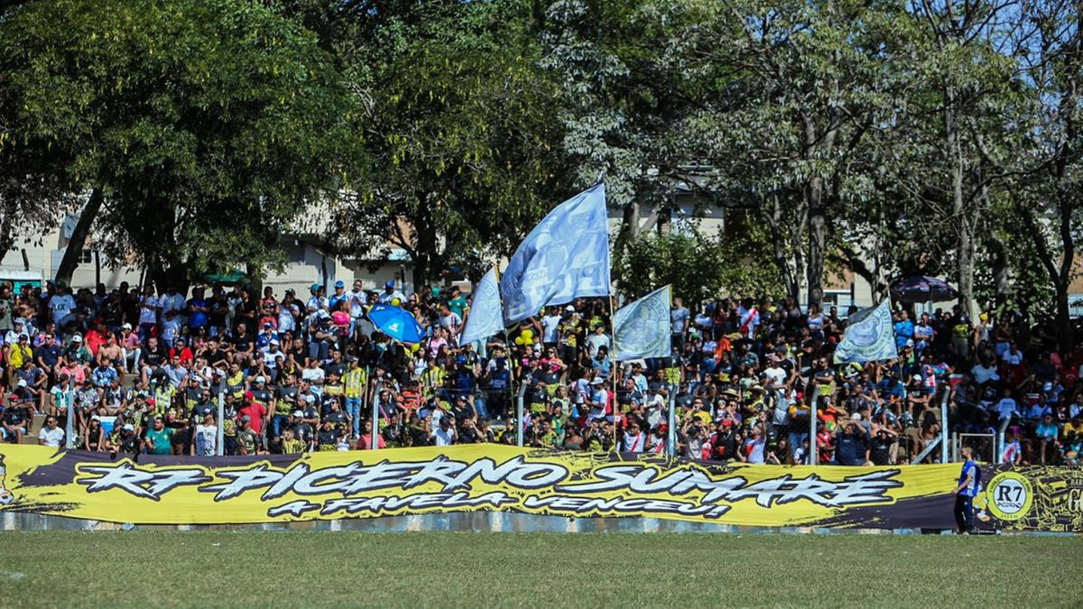 Torcidas marcaram presença no campo do São Bernardo (Divulgação)