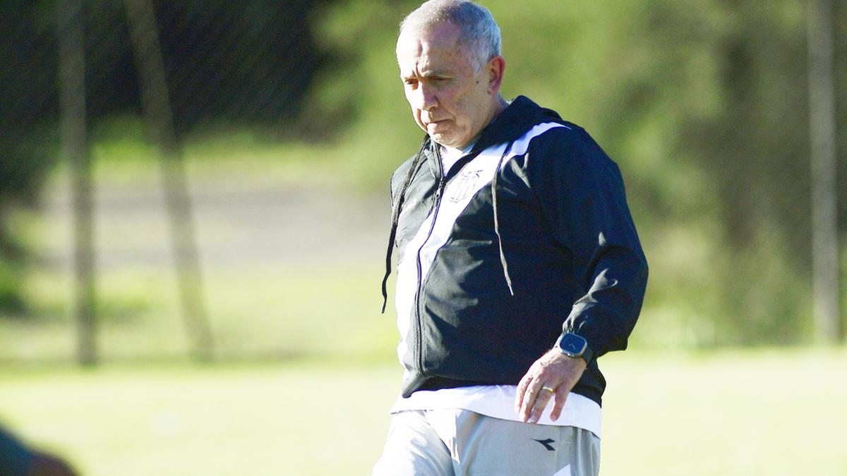 Aproveitamento do treinador na temporada é de 58,3% (Marcos Ribolli)