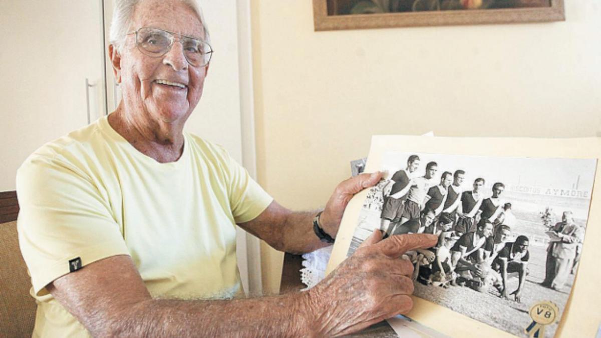 Hoje residente em Campinas, Atis Monteiro está presente na história da Ponte Preta como um dos três jogadores que anotaram três gols em um único Dérbi. Após pendurar chuteiras, ele teve diversos estabelecimentos comerciais e nunca abriu mão de tomar café com os amigos no centro da cidade (Kamá Ribeiro)