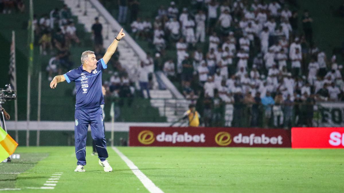 Pintado cobrou atitude dos jogadores após a derrota diante do Goiás (Raphael Sivestre/Guarani FC)