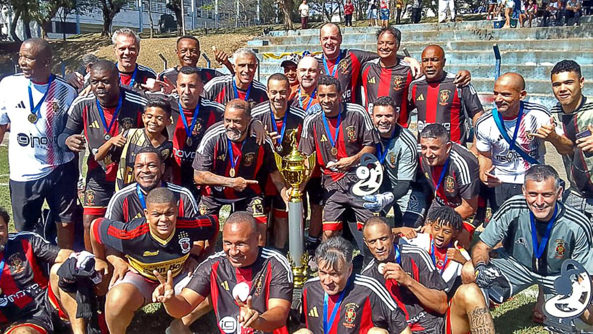 Mesmo com calor e sol forte, jogo foi de muita marcação e disputa até o gol da vitória e do título marcado no final da partida (Divulgação)