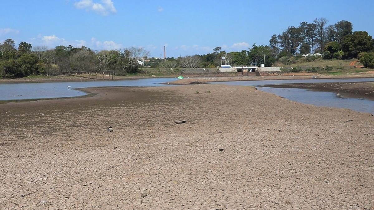 Em resposta à crise hídrica, a Prefeitura de Artur Nogueira cogita a construção de uma nova represa no córrego Poquinha, além da adutora provisória, mas o Estado não demonstrou viabilidade de apoio a este projeto específico (Alessandro Torres)