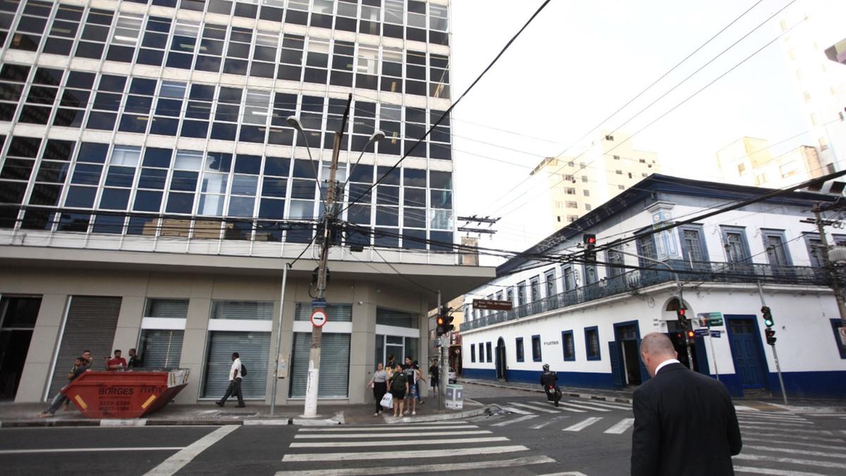 O prédio ocupado atualmente pelo 7º Cartório está à direita enquanto do outro lado da rua aparece o edifício que será ocupado (Kamá Ribeiro)