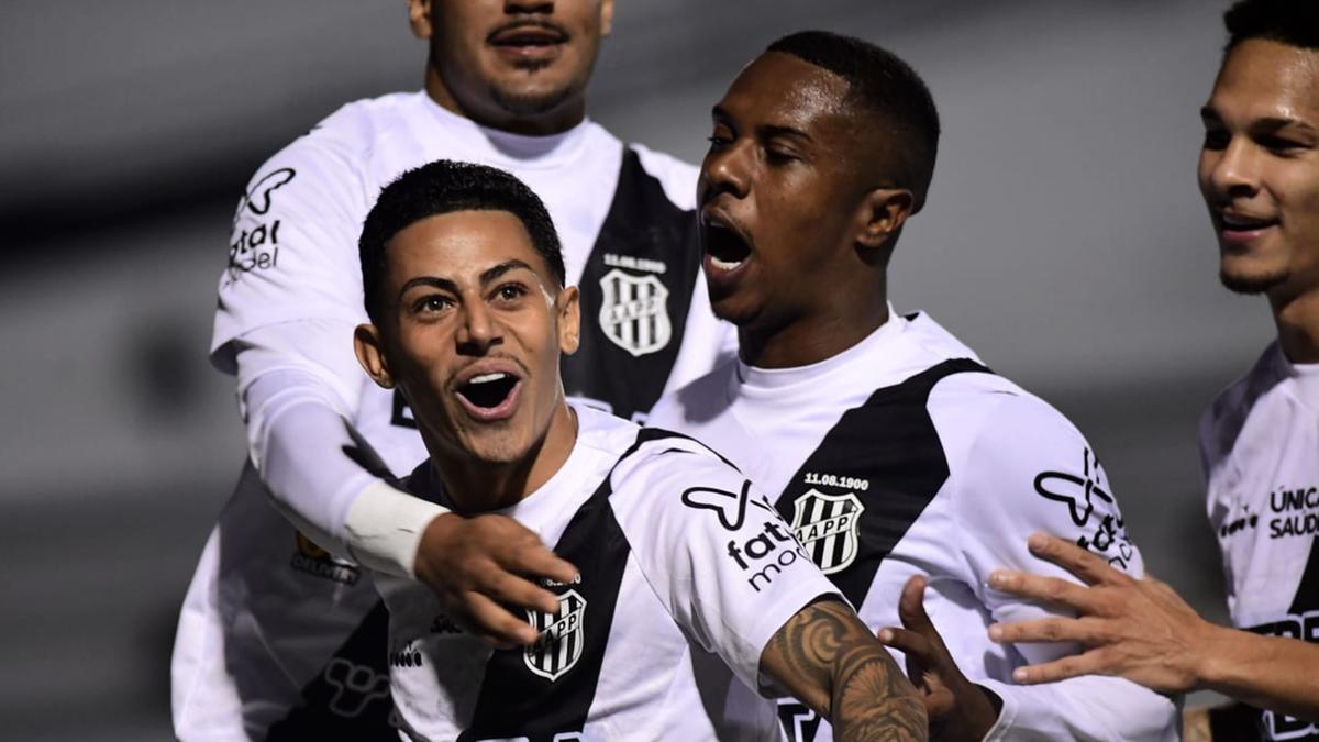 Dodô fez gol de falta contra o Goiás e deve começar como titular em Manaus (Marcos Ribolli-Pontepress)