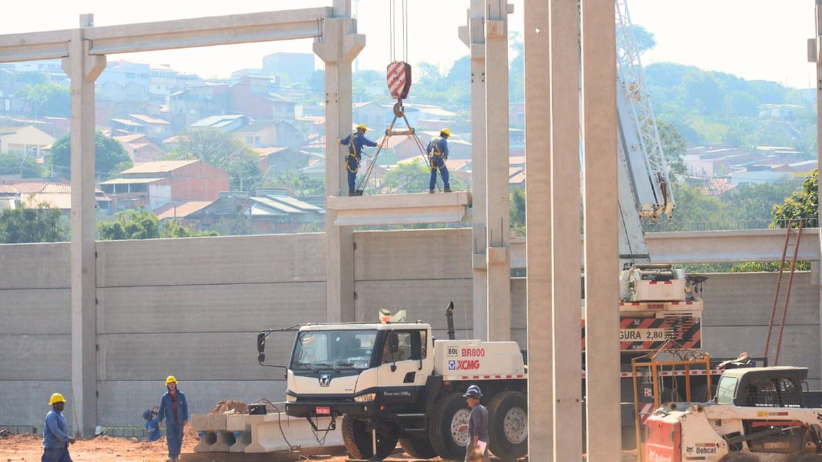 Barracão industrial em construção no distrito Ouro Verde, em Campinas: cidade ocupa o primeiro lugar entre os municípios do interior do país em termos de competitividade; indicadores nas áreas de economia, saúde, educação e saneamento foram analisados para formação do ranking (Alessandro Torres)