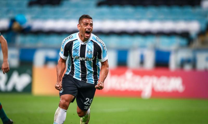 Grêmio vence Fluminense e ganha força na luta contra o rebaixamento 