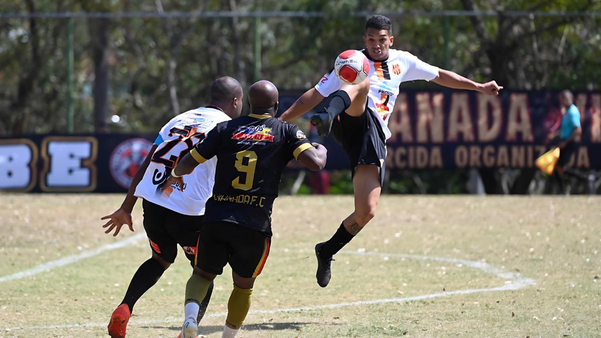 Na primeira rodada, o Granada F.C. fez 2 a 0 no Sport Club Icaraí, enquanto o Jardim Fernanda bateu o São Marcos pelo placar de 2 a 1 (Rogério Capela-PMC)