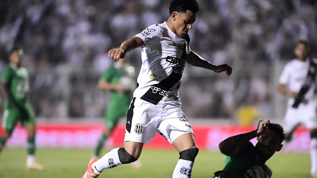 O atacante Dodô entrou em campo como uma das esperanças de gol (Marcos Ribolli)