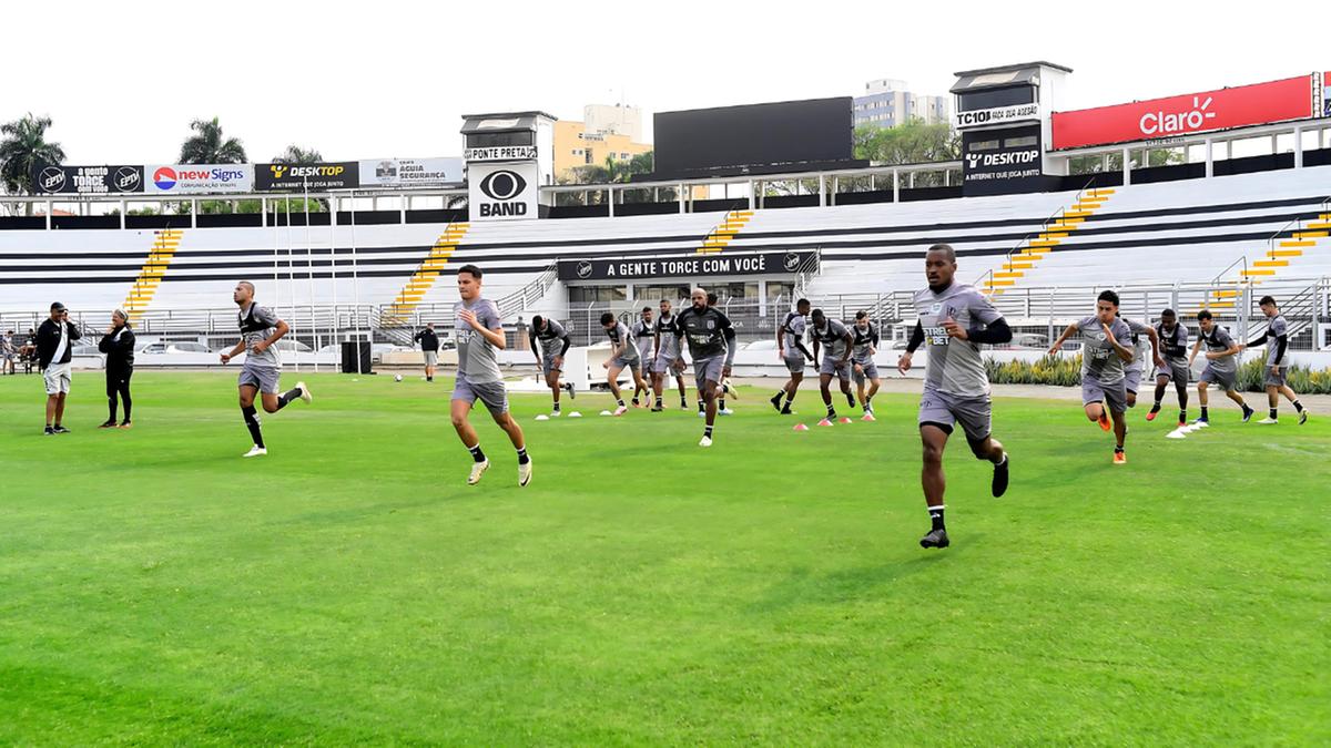 Jogadores da Ponte Preta treinam em busca de recuperação na Série B (Marcos Ribollli-Pontepress)