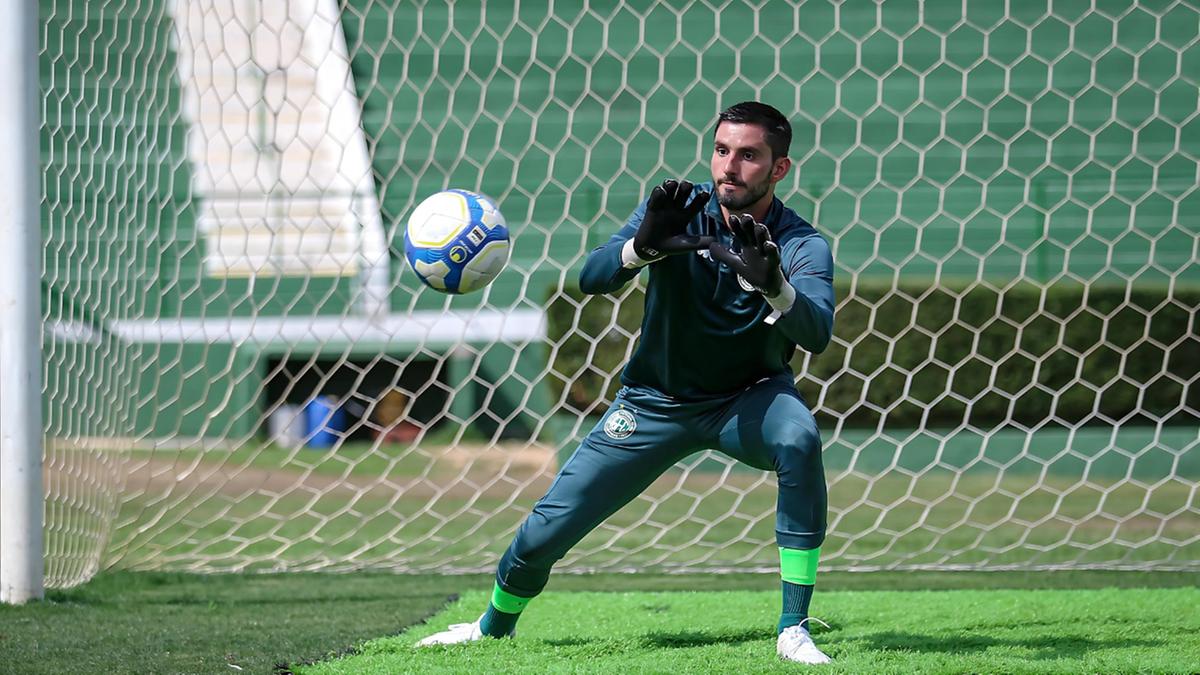 Pegorari deve ser o titular do gol bugrino no lugar do suspenso Vladimir (Raphael Silvestre/Guarani FC)