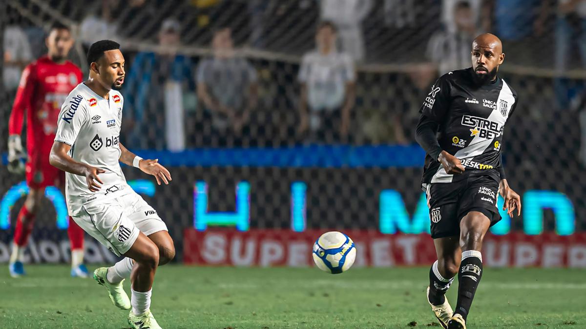 O zagueiro Sérgio Raphael tem boas chances de retornar ao time titular (à direita) (Anderson Lira-Pontepress)