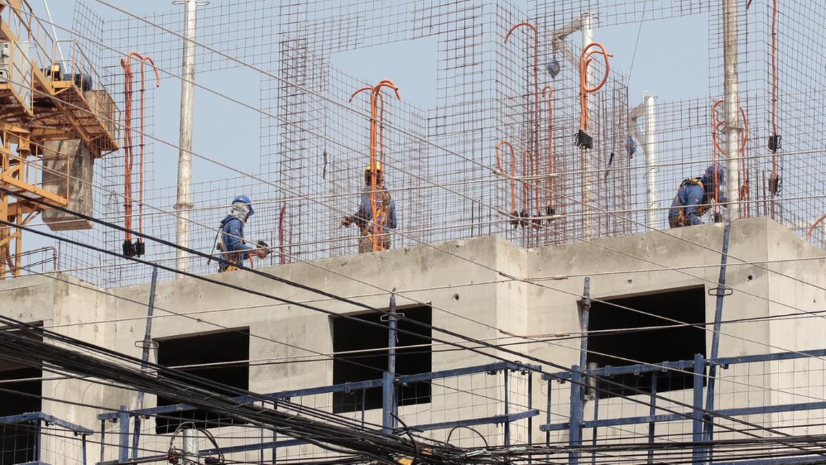 A construção civil foi o segundo setor que mais gerou postos de trabalho formais ao longo deste ano, sendo superada somente pela
indústria; a evolução do nível de emprego em Campinas contribui para a constituição de um ambiente de crescimento econômico sustentável (Denny Cesare)