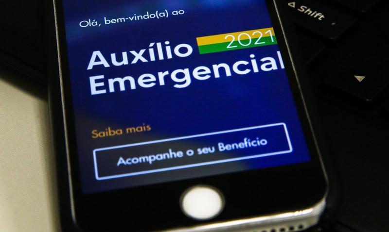 Auxílio emergencial 2021 (Marcello Casal Jr/Agência Brasil; /Agência Brasil)