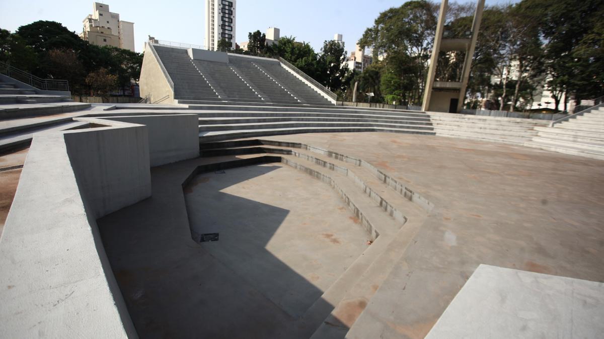 Após a reforma do Teatro de Arena, estão sendo finalizadas as obras no teatro interno, com um fosso para a orquestra em óperas e musicais, além de um bar/café com minipalco, sala da Sinfônica e várias outras instalações (Kamá Ribeiro)