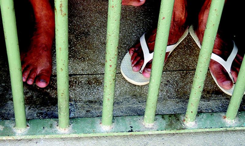 Um terço dos presos relata violência na hora da prisão, diz Defensoria 