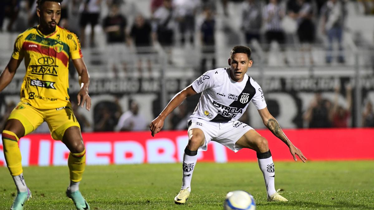 Everton Brito disputa uma vaga no ataque da Ponte Preta (Marcos Ribolli)