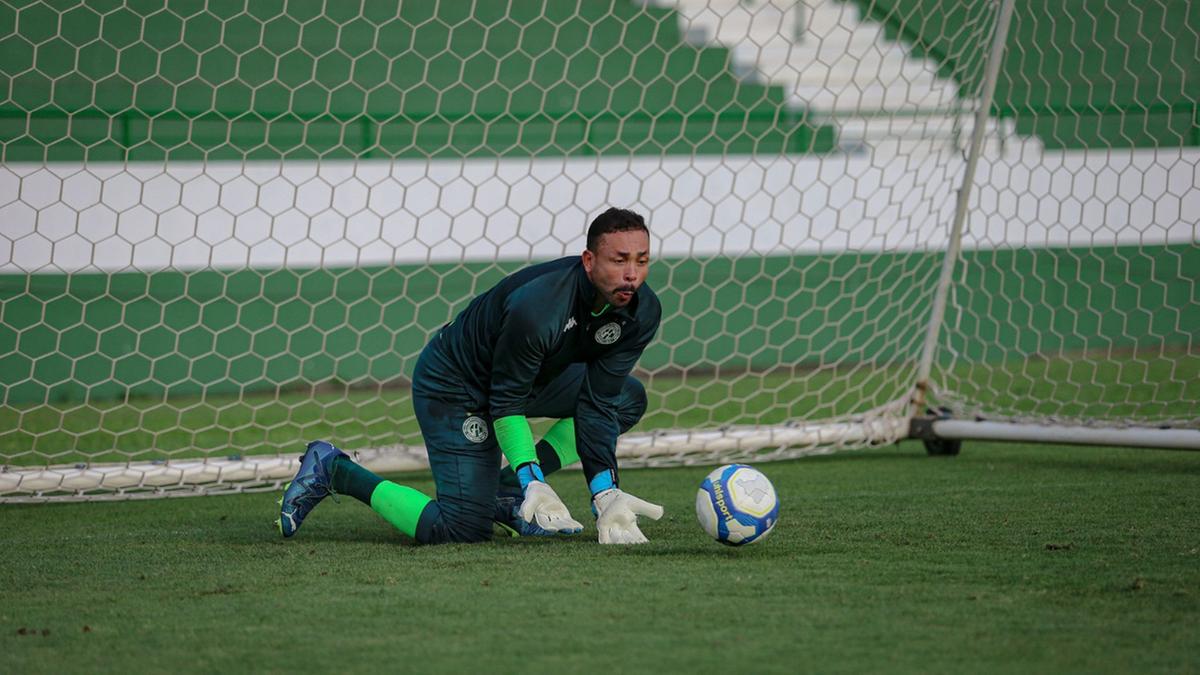 O goleiro Vladimir foi vazado quatro vezes na Ilha do Retiro, quinta (Raphael Silvestre\Guarani FC)