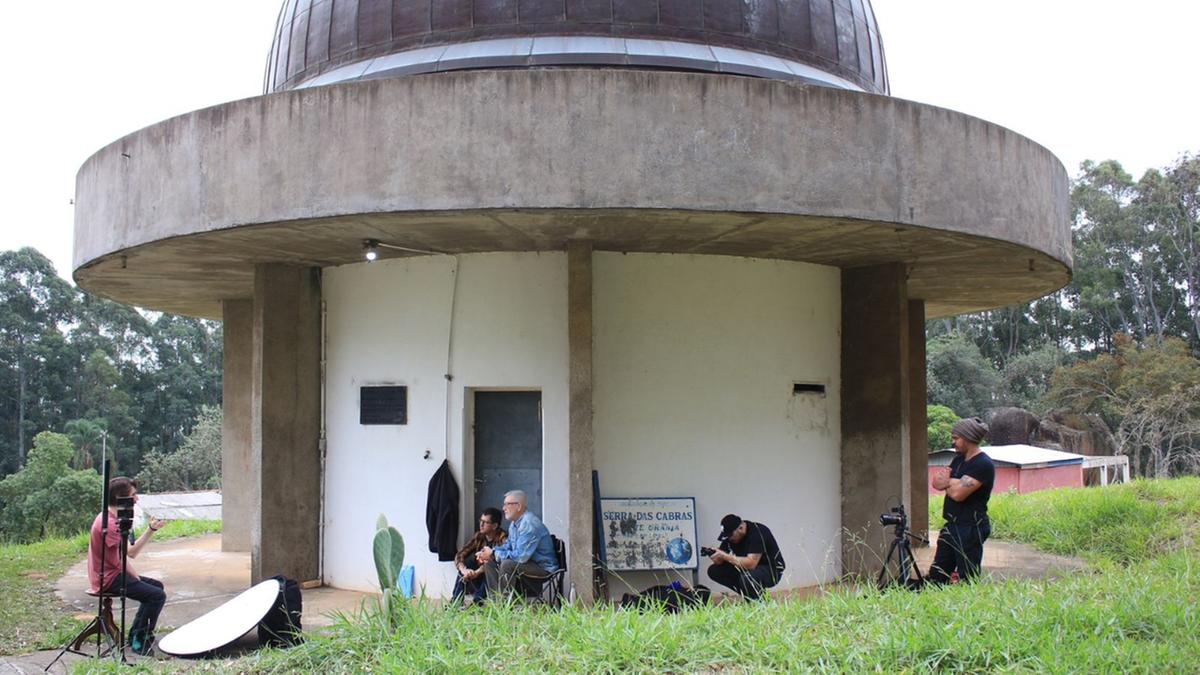 Equipe de produção, liderada pelo jornalista Marcos Rogatto e o filósofo Frederick Montero, grava cenas e entrevista para o documentário (Alessandro Torres)