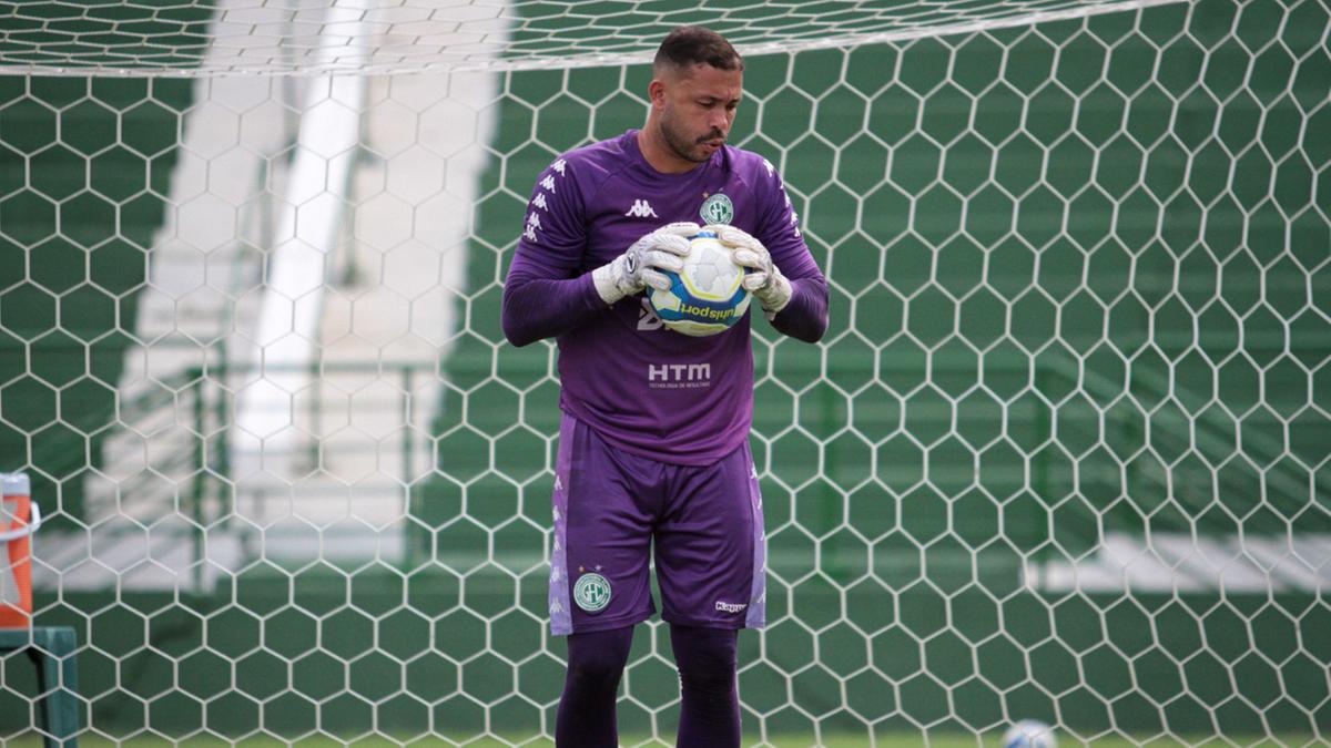 O goleiro Vladimir deve ser devolvido ao Santos após o campeonato (Raphael Silvestre)