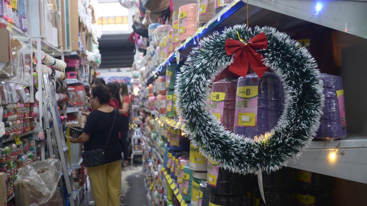 Dia das Crianças, Black Friday, Natal e Ano-Novo são datas que movimentam as lojas na reta final do ano; comerciantes estão otimistas com um crescimento nas vendas em 2024, antecipando, inclusive, a decoração dos estabelecimentos para atrair o público em busca de presentes de Natal (Alessandro Torres)