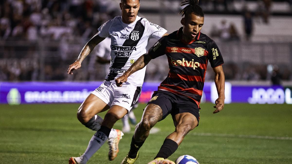 O lateral Igor Inocêncio caiu de rendimento na reta final da Série B (Paulo Paiva-Sport Recife)