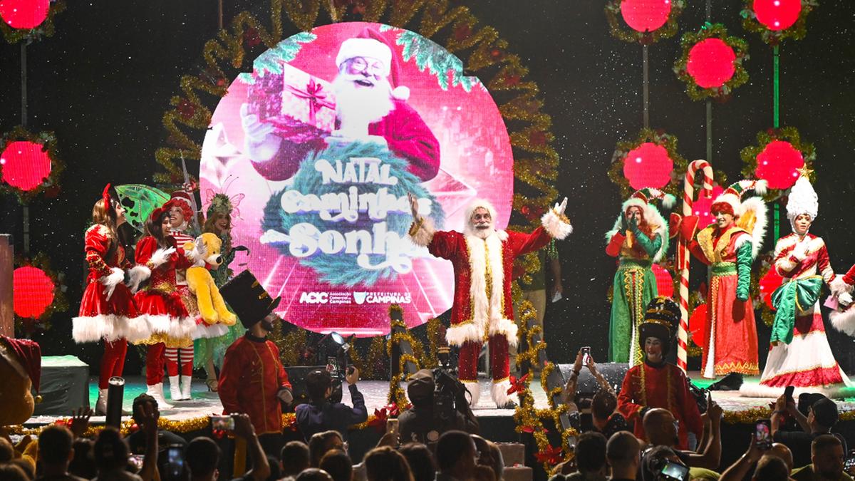 Show de chegada do Papai Noel, no Centro (Rogério Capela)