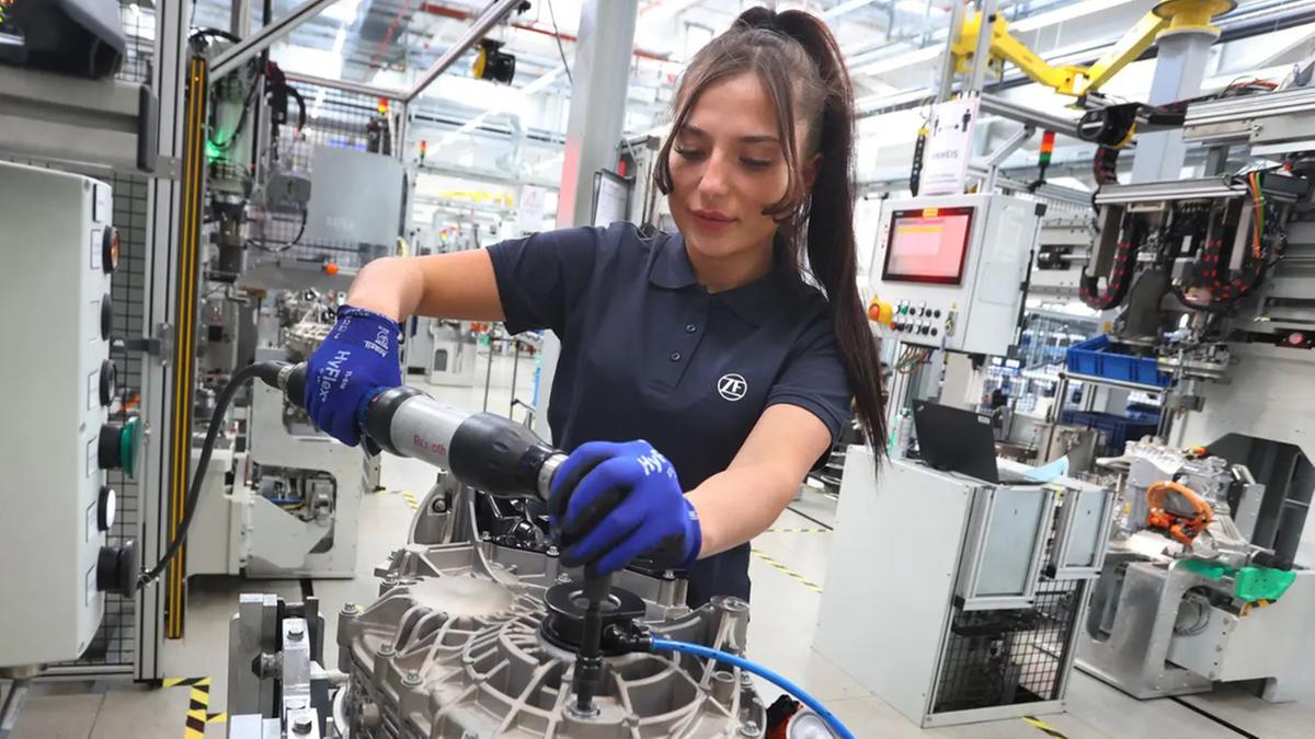 O bom desempenho da atividade industrial e o aumento dos investimentos feitos têm contribuído para que a economia continue se recuperando e crescendo; uma multinacional do ramo automotivo anunciou recentemente investimento de R$ 1 bilhão até 2030 em duas de suas fábricas, uma delas a de Sumaré, na Região Metropolitana de Campinas (Divulgação)