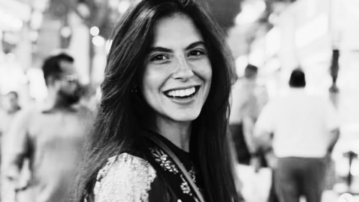 Carolina Canales, médica brasileira de 24 anos, morreu durante um incêndio no The Ember Hotel, em Bangcoc, Tailândia (Reprodução/Redes Sociais)
