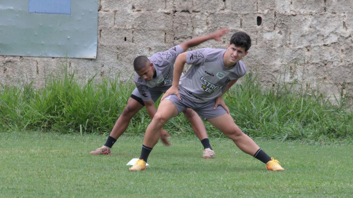 Pedrinho e Gustavo Telles estão integrados ao time profissional (Artur Henrique-Pontepress)