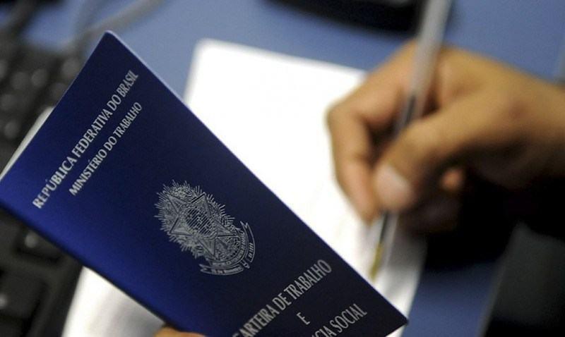 A população ocupada somou 92,976 milhões de pessoas, 3,592 milhões de trabalhadores a mais em um trimestre. Em relação a um ano antes, 9,537 milhões de pessoas encontraram uma ocupação (Agência Brasília)