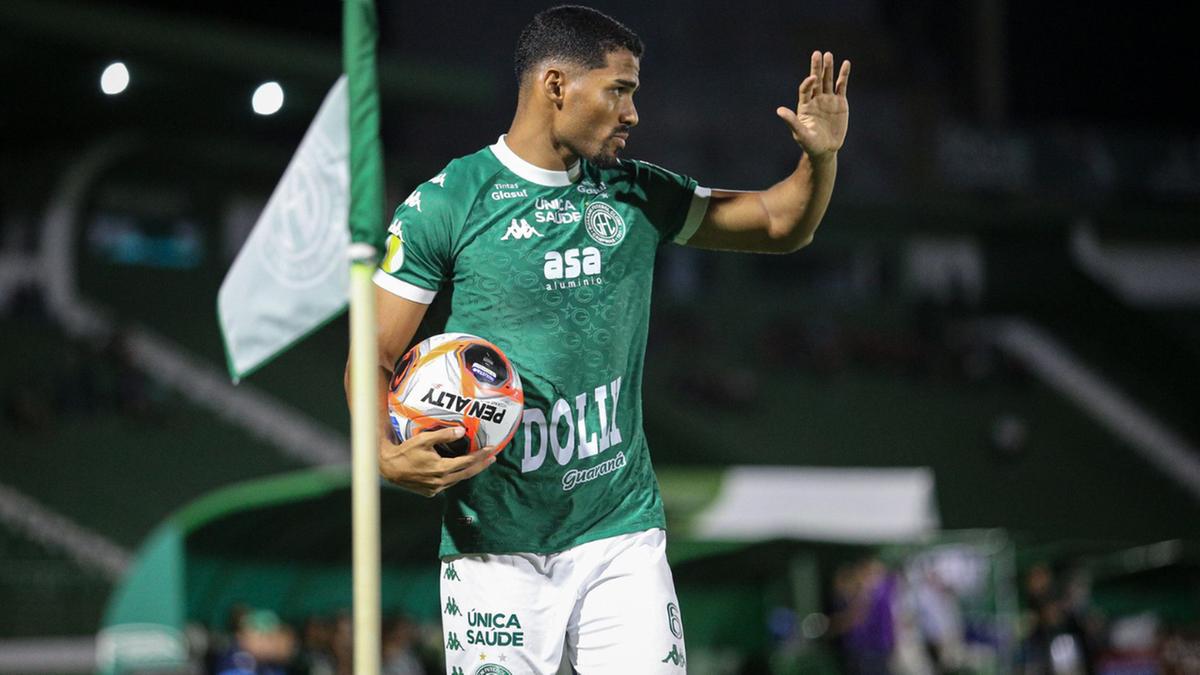 Emerson Barbosa: titular nos 4 jogos, sem ser substituído (Raphael Silvestre\Guarani FC)