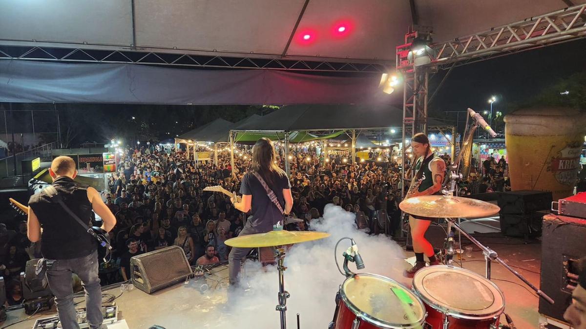 Dez covers vão se apresentar no festival, relembrando os grandes clássicos de bandas como Queen, Aerosmith e Beatles, além da exposição de veículos com mais de 30 anos de fabricação (Divulgação)