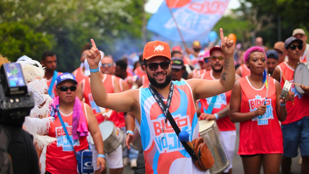 O primeiro a arrastar os foliões é o Grêmio Recreativo e Cultural Bloco Vô Jajá, no Parque Prado (Rodrigo Zanotto)