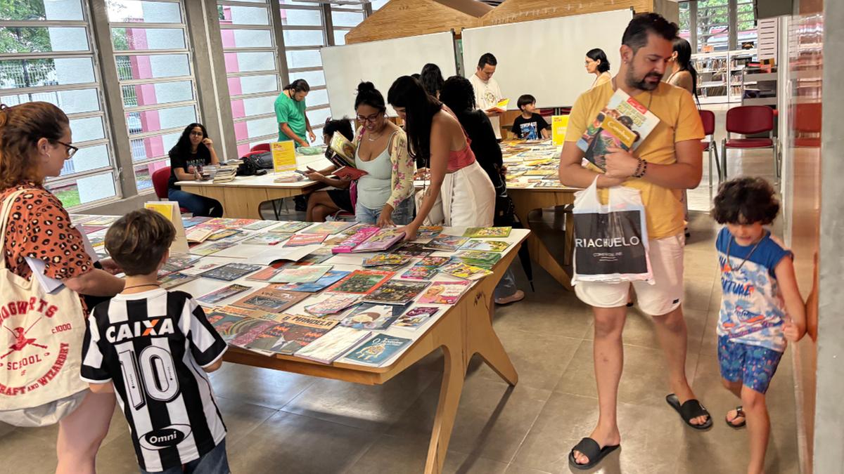 Os visitantes da feira vão receber, em troca, o mesmo número de livros que doarem à biblioteca do Sesi (Divulgação)