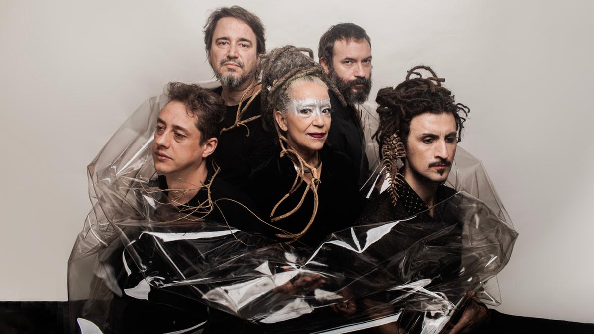O grupo vai levar ao Sesi músicas que reúnem a sonoridade do rock pesado e melodias poéticas (José de Holanda)