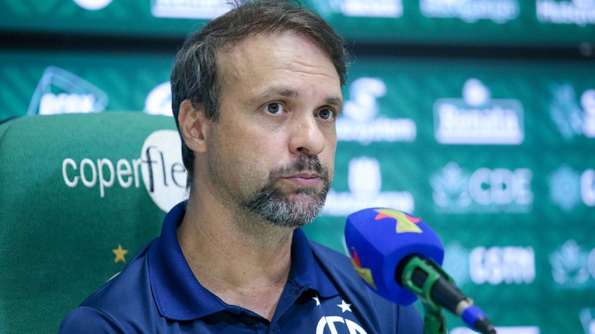 O técnico Maurício Souza: “perdemos muito da nossa essência” (Raphael Silvestre\Guarani FC)