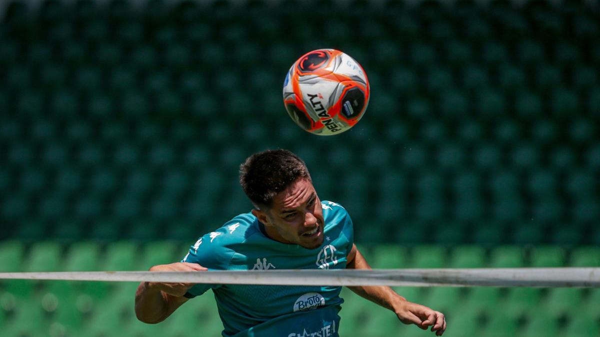 O Guarani, do meia Caio Mello, não depende apenas de suas forças para se classificar (Raphael Silvestre\Guarani FC)