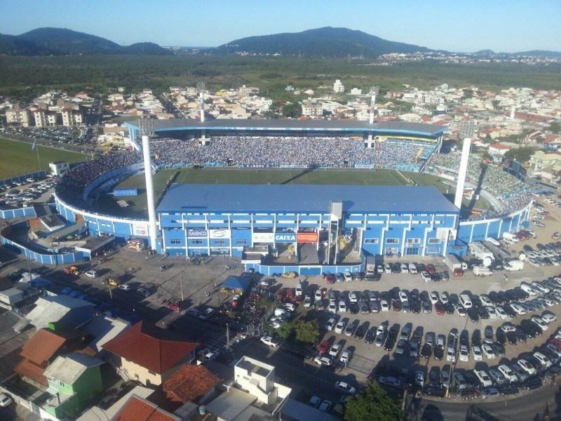 Na Ressacada, o Avaí terá mais um duelo contra clubes da zona do rebaixamento (Divulgação)