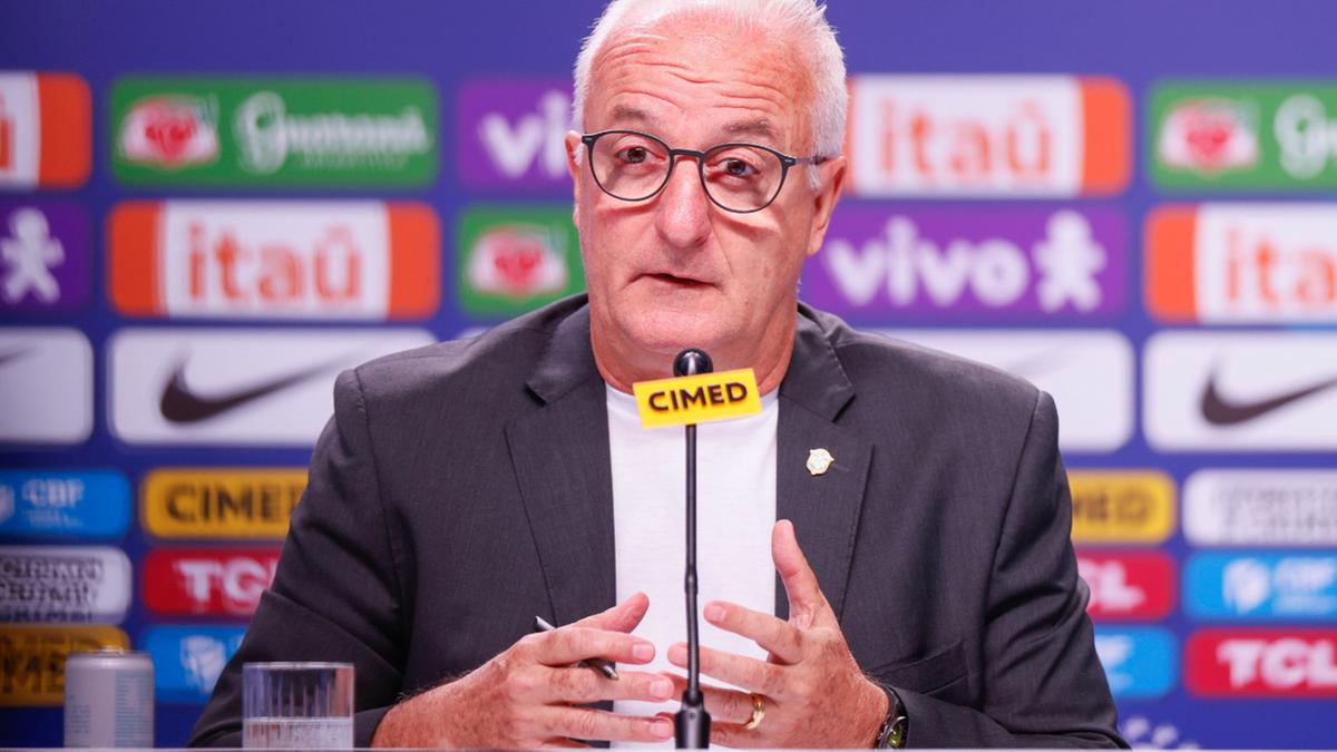O treinador Dorival Junior anunciou nesta quinta-feira (06) a lista de convocados da Seleção Brasileira para as rodadas das Eliminatórias para a Copa do Mundo de 2026. O Brasil enfrentará a Colômbia em Brasília, e a Argentina, em Buenos Aires. (Rafael Ribeiro/CBF)