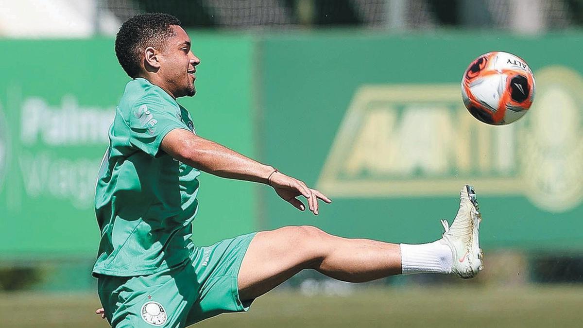 Vitor Roque, de 20 anos, estava atuando normalmente pelo Betis, time no qual estava cedido por empréstimo na Espanha (Cesar Greco/Palmeiras FC)