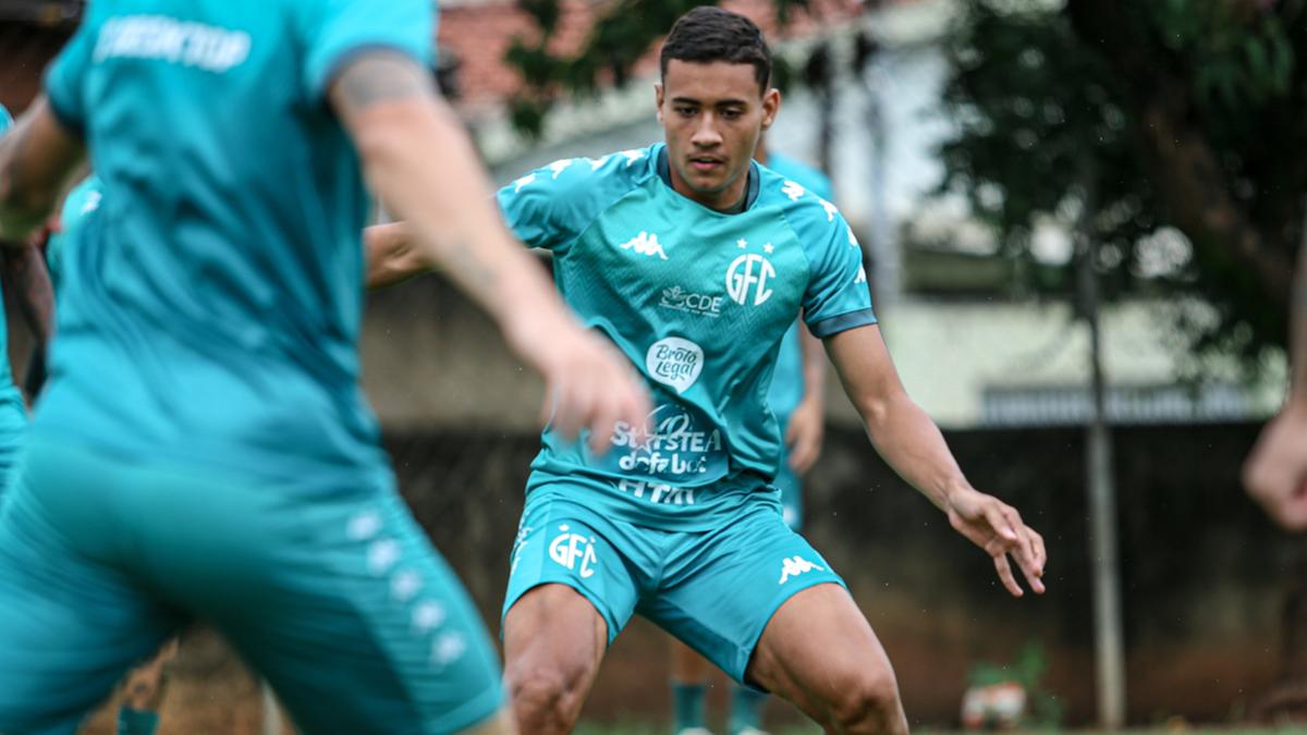 O jovem volante Nathan, de 19 anos, terminou o Paulistão como titular (Raphael Silvestre/Guarani FC)