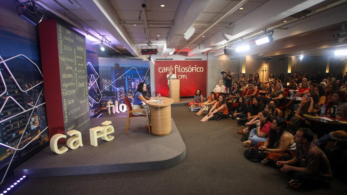 A primeira dinâmica foi conduzida pela psicanalista Ana Suy, na semana passada, com abordagem das três primeiras palavras propostas para o vocabulário das emoções: vergonha, solidão e desamparo (Ricardo Lima)