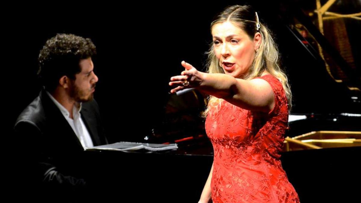 A mezzo-soprano Denise de Freitas protagoniza Carmen, que considera uma personagem muito significativa por ser uma mulher com uma liberdade à frente do seu tempo (Divulgação)